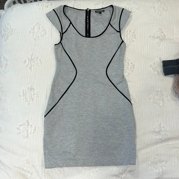 Women’s express dress - Picture 1 of 3